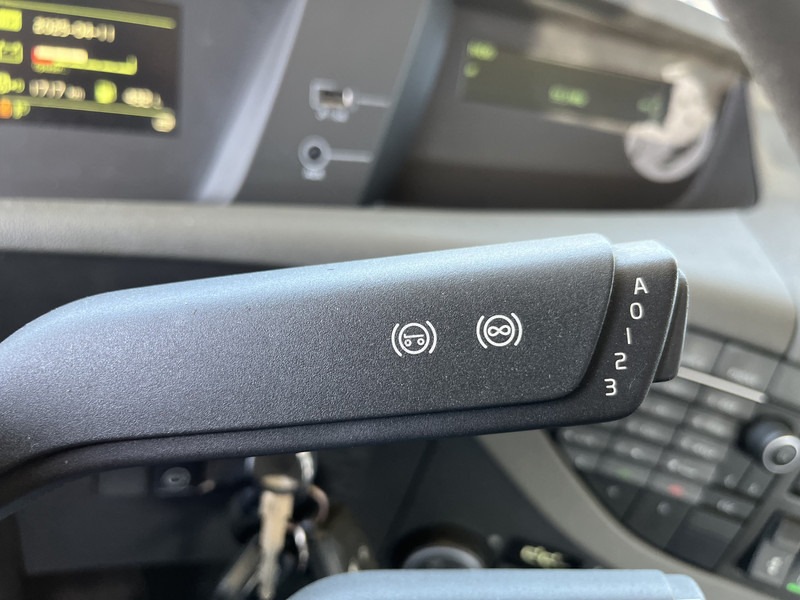 Volvo FH 420 Globetrotter / 921 dkm / 2 Tanks / VEB+ / APK TUV 05-25 - Tracteur routier: photos 5 Volvo FH 420 Globetrotter / 921 dkm / 2 Tanks / VEB+ / APK TUV 05-25 - Tracteur routier: photos 5