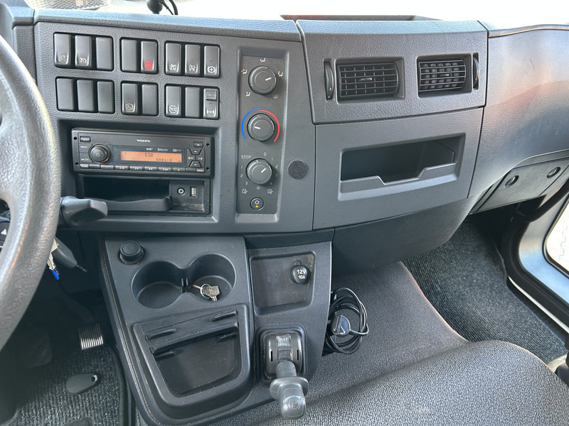 Volvo FL 210 / 12 Ton / 203 dkm / Wrapped / Box / Laadklep / APK 01-26 - Camion fourgon: photos 5 Volvo FL 210 / 12 Ton / 203 dkm / Wrapped / Box / Laadklep / APK 01-26 - Camion fourgon: photos 5