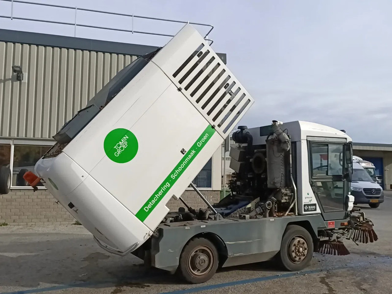 Balayeuse de voirie Ravo 540: photos 13