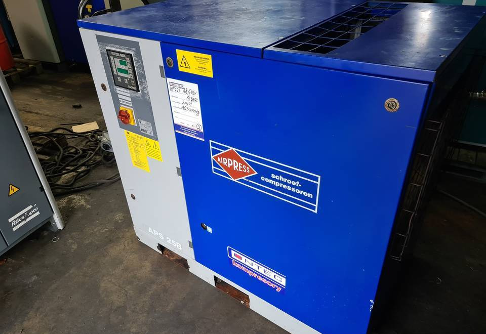 Kompresor śrubowy AIRPRESS APS 25, 18,5 kw, (2) - Compresseur d'air: photos 2 Kompresor śrubowy AIRPRESS APS 25, 18,5 kw, (2) - Compresseur d'air: photos 2
