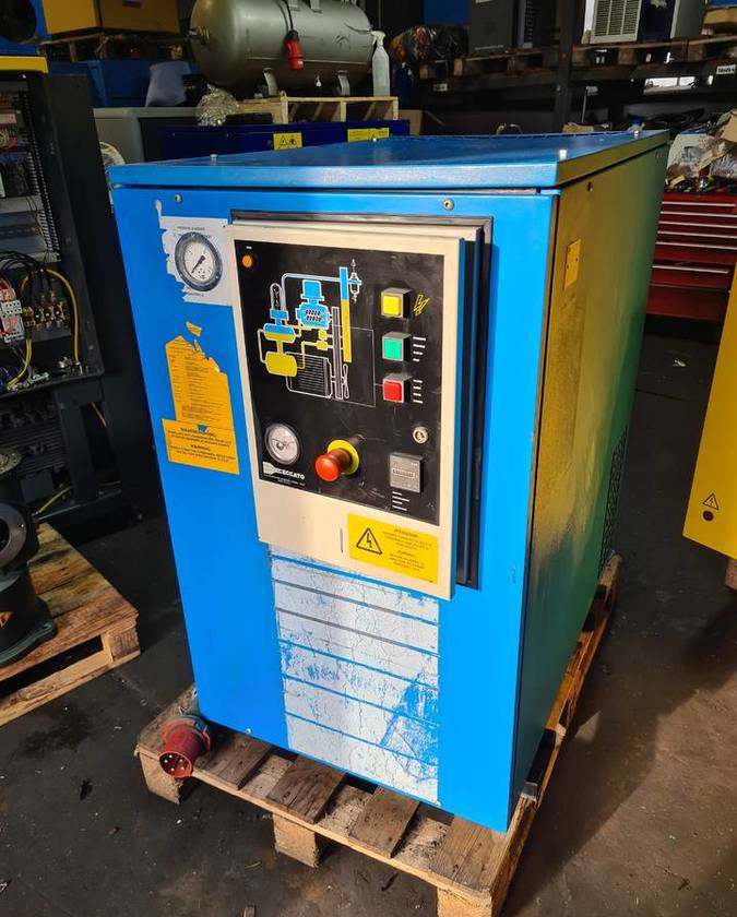 Kompresor śrubowy AIRPRESS, CECCATO 15 kw - Compresseur d'air: photos 1 Kompresor śrubowy AIRPRESS, CECCATO 15 kw - Compresseur d'air: photos 1