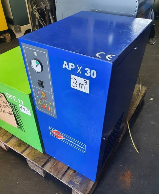 OSUSZACZ ZIĘBNICZY AIRPRESS APX 30, 3m3/min - Compresseur d'air: photos 1 OSUSZACZ ZIĘBNICZY AIRPRESS APX 30, 3m3/min - Compresseur d'air: photos 1