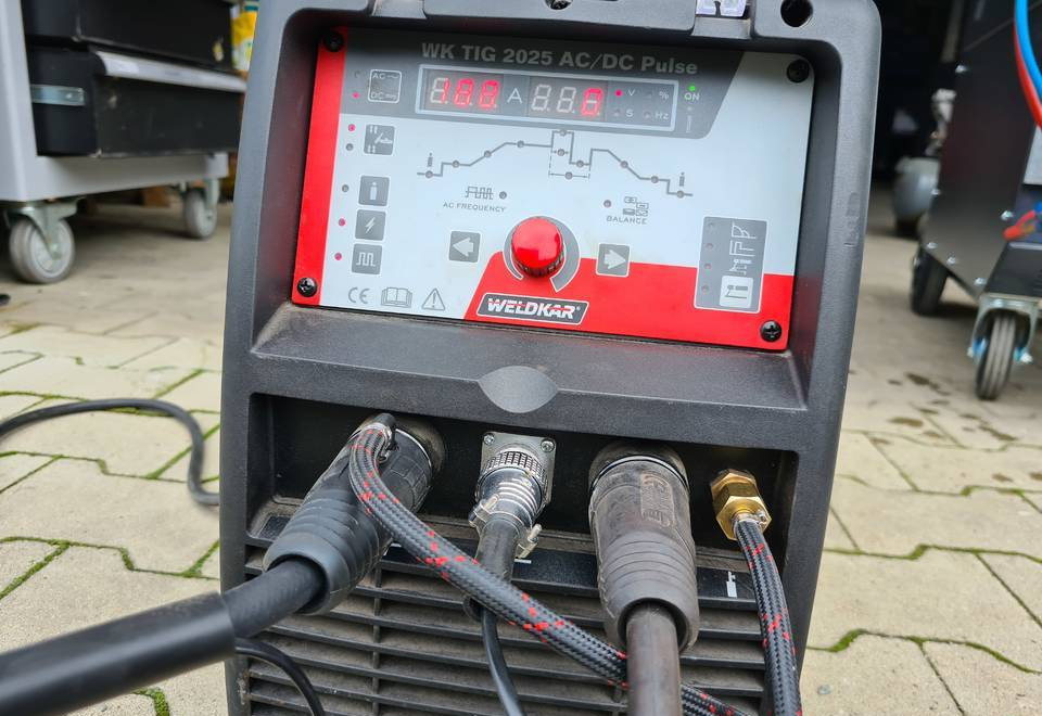Spawarka Tig WELDKAR WK 2025 AC/DC Puls, 200A - Equipement de soudage: photos 1 Spawarka Tig WELDKAR WK 2025 AC/DC Puls, 200A - Equipement de soudage: photos 1