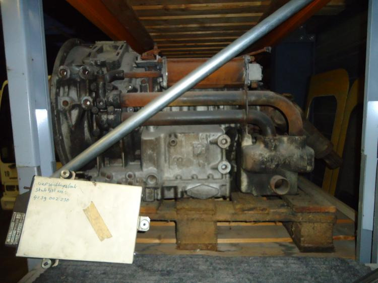 ZF 4HP500 automaatbak uit een DAF Den Oudsten MB200 - Boîte de vitesse: photos 2 ZF 4HP500 automaatbak uit een DAF Den Oudsten MB200 - Boîte de vitesse: photos 2