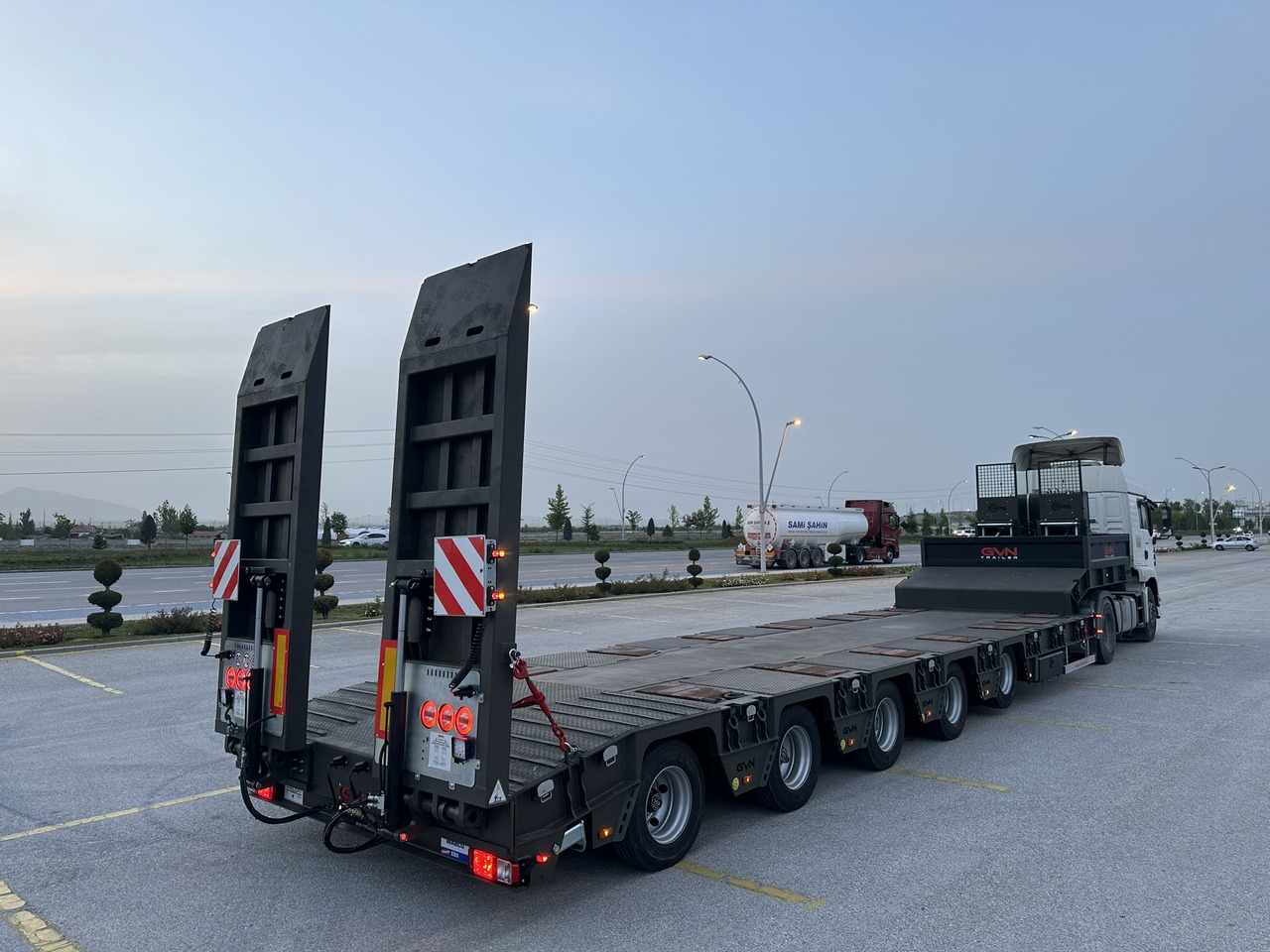 GVN Trailer 5 AXLE LOWBED - Semi-remorque surbaissé: photos 1 GVN Trailer 5 AXLE LOWBED - Semi-remorque surbaissé: photos 1