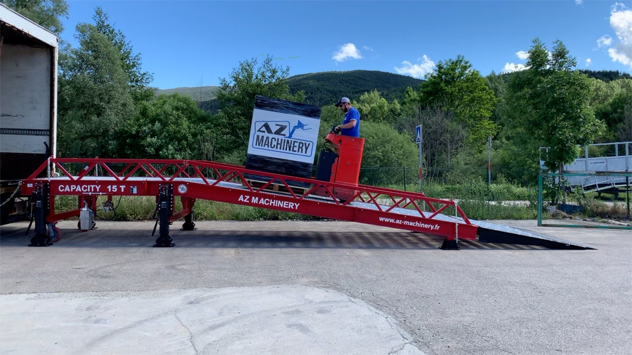 Loading Ramp with with hydraulic tilting bridge - AZ RAMP - STAR- 8T. 8 ton capacity - Rampe de chargement: photos 4 Loading Ramp with with hydraulic tilting bridge - AZ RAMP - STAR- 8T. 8 ton capacity - Rampe de chargement: photos 4