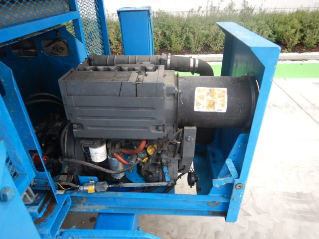 Used scissor Lift Diesel 4x4 GENIE GS-4390-RT - Nacelle ciseaux: photos 5 Used scissor Lift Diesel 4x4 GENIE GS-4390-RT - Nacelle ciseaux: photos 5