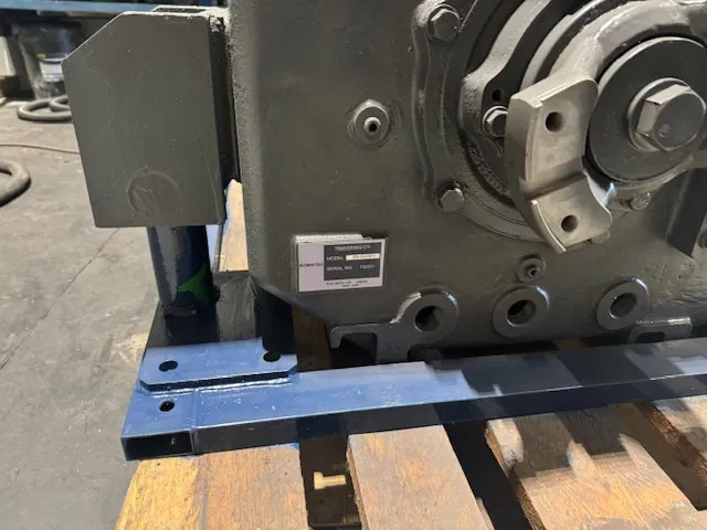 Komatsu Grader GD825A-2 WA500-6 - Boîte de vitesse: photos 4 Komatsu Grader GD825A-2 WA500-6 - Boîte de vitesse: photos 4