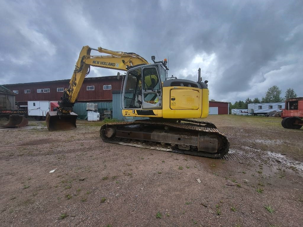 New Holland Kobelco E 235 B SR-2 - Pelle sur chenille: photos 3 New Holland Kobelco E 235 B SR-2 - Pelle sur chenille: photos 3
