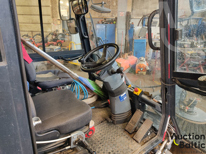 Aebi Schmitd eSwingo 200+ - Balayeuse de voirie: photos 5 Aebi Schmitd eSwingo 200+ - Balayeuse de voirie: photos 5