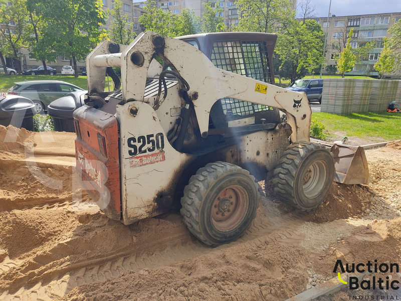 Bobcat S 250 - Mini chargeuse: photos 4 Bobcat S 250 - Mini chargeuse: photos 4