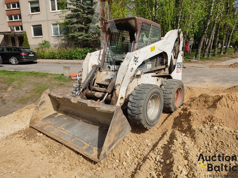 Bobcat S 250 - Mini chargeuse: photos 1 Bobcat S 250 - Mini chargeuse: photos 1