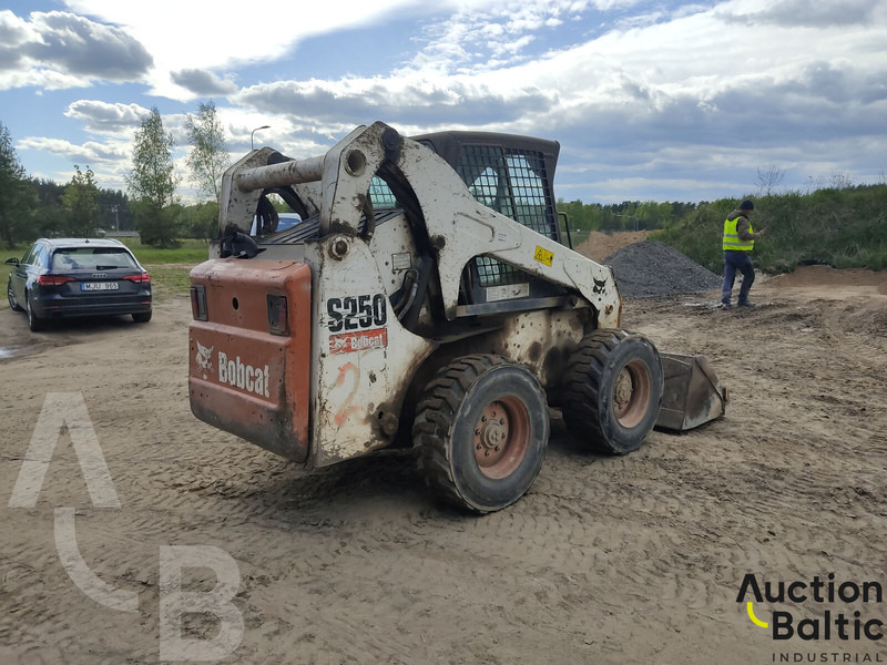 Bobcat S 250 - Mini chargeuse: photos 4 Bobcat S 250 - Mini chargeuse: photos 4