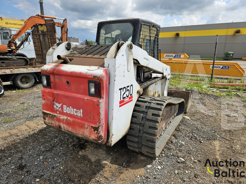Bobcat T 250 - Chargeuse sur chenilles: photos 4 Bobcat T 250 - Chargeuse sur chenilles: photos 4