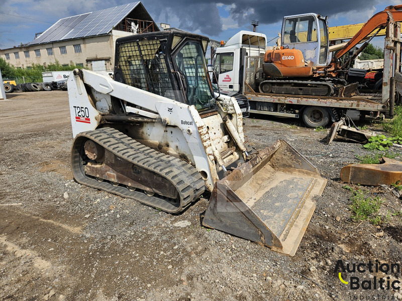 Bobcat T 250 - Chargeuse sur chenilles: photos 2 Bobcat T 250 - Chargeuse sur chenilles: photos 2