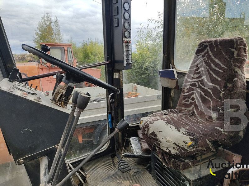 Brianskij Arsenal GS-14.02 - Niveleuse: photos 5 Brianskij Arsenal GS-14.02 - Niveleuse: photos 5