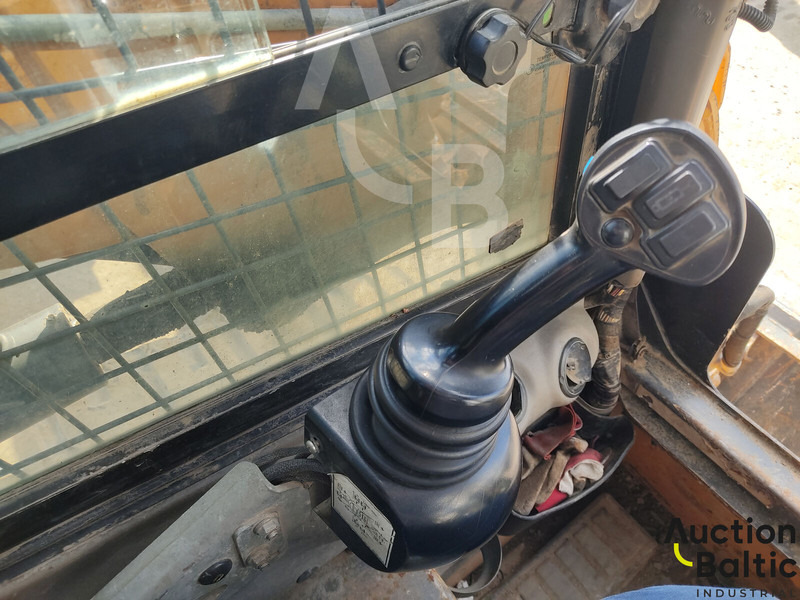Chargeuse sur chenilles Case TR 320: photos 10