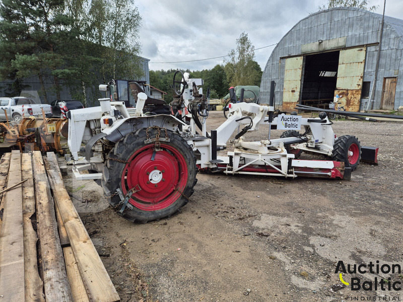 Ei Attachments 09.NH.2750 - Niveleuse: photos 4 Ei Attachments 09.NH.2750 - Niveleuse: photos 4