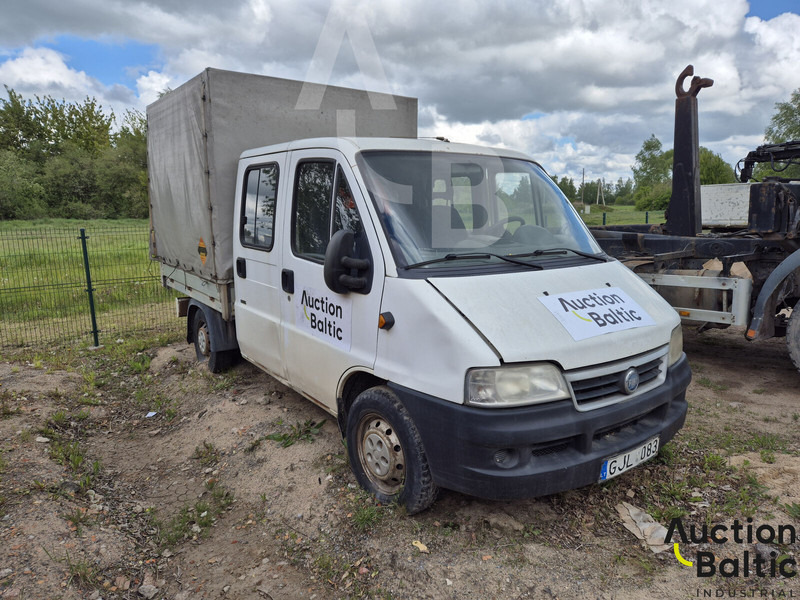 Fiat Ducato - Utilitaire plateau baché: photos 2 Fiat Ducato - Utilitaire plateau baché: photos 2