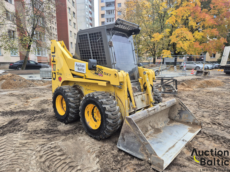 Gehl 5635 DXT 2 - Mini chargeuse: photos 1 Gehl 5635 DXT 2 - Mini chargeuse: photos 1