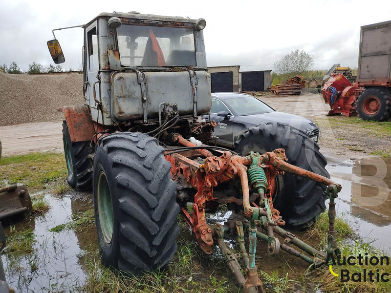 HTZ XTZ T-150K - Tracteur agricole: photos 5 HTZ XTZ T-150K - Tracteur agricole: photos 5