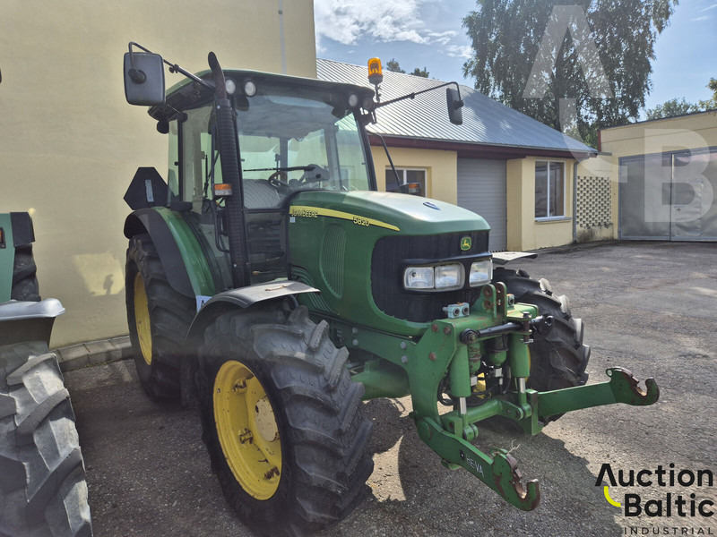 John Deere 5820 - Tracteur agricole: photos 1 John Deere 5820 - Tracteur agricole: photos 1