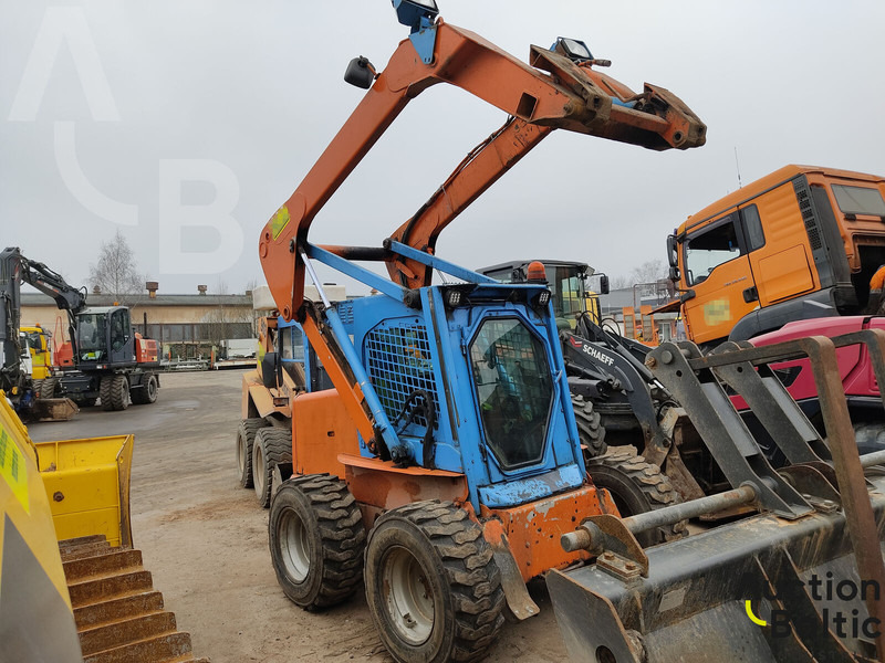 New Holland LS 185 B - Mini chargeuse: photos 1 New Holland LS 185 B - Mini chargeuse: photos 1