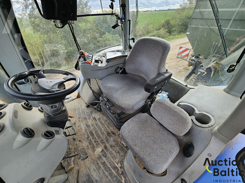 New Holland T 8040 - Tracteur agricole: photos 5 New Holland T 8040 - Tracteur agricole: photos 5