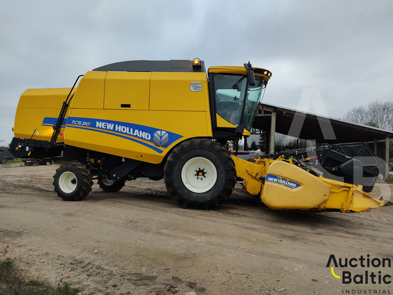 New Holland TC 5.90 - Moissonneuse-batteuse: photos 3 New Holland TC 5.90 - Moissonneuse-batteuse: photos 3