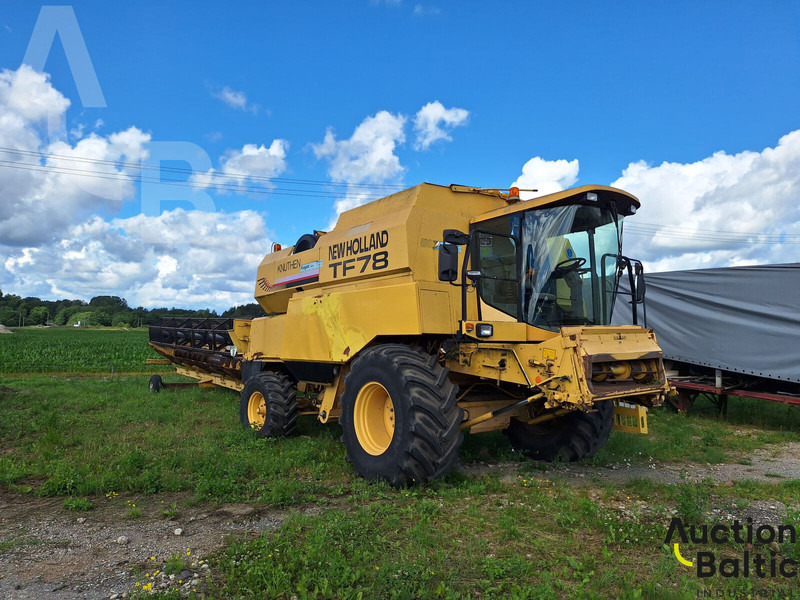 New Holland TF 78 - Moissonneuse-batteuse: photos 2 New Holland TF 78 - Moissonneuse-batteuse: photos 2