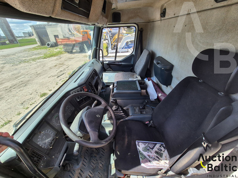 Renault Premium 250.18 - Camion citerne: photos 5 Renault Premium 250.18 - Camion citerne: photos 5