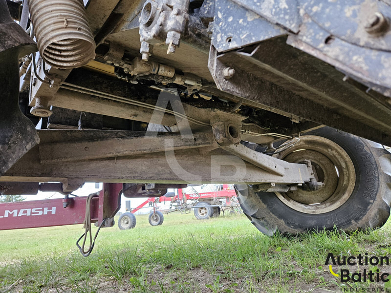 Moissonneuse-batteuse pour transport de la nourriture Rostselmash Acros 595 Plus: photos 16 Moissonneuse-batteuse pour transport de la nourriture Rostselmash Acros 595 Plus: photos 16