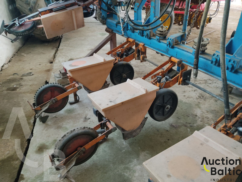 Schmotzer UD2000 - Semoir monograine: photos 5 Schmotzer UD2000 - Semoir monograine: photos 5