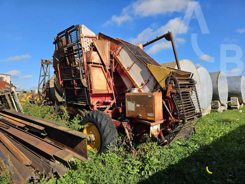 TIM Sugar beet harvester - Moissonneuse-batteuse: photos 1 TIM Sugar beet harvester - Moissonneuse-batteuse: photos 1