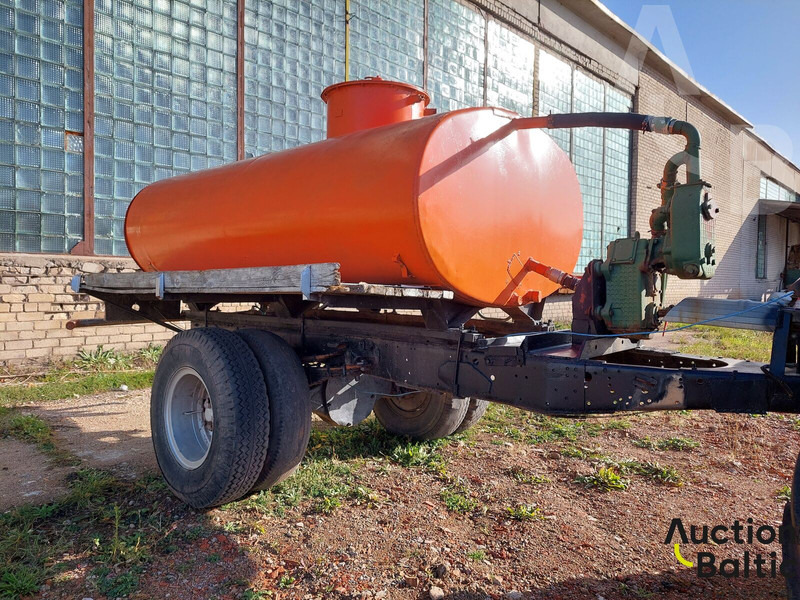 Trailer for transporting and watering water - Remorque citerne: photos 1 Trailer for transporting and watering water - Remorque citerne: photos 1