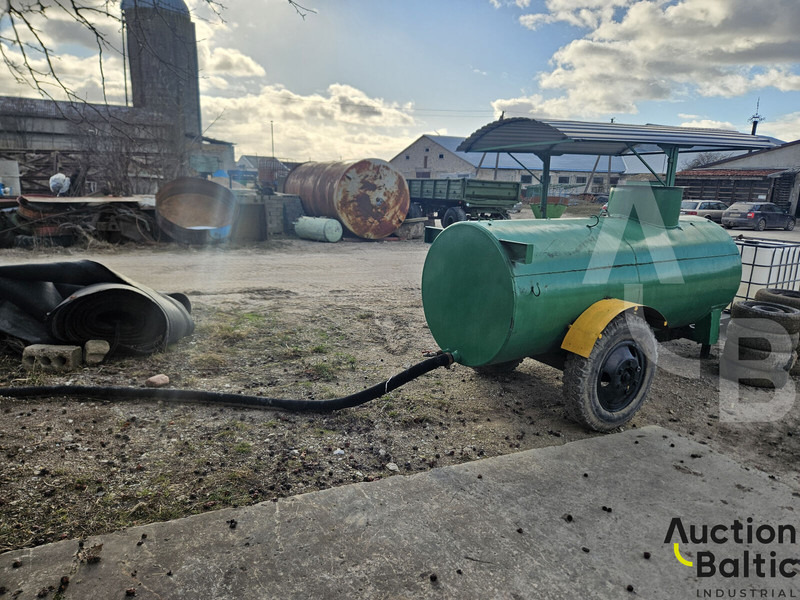Trailer with tank - Remorque citerne: photos 2 Trailer with tank - Remorque citerne: photos 2