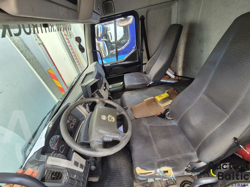 Volvo FL240 - Camion fourgon: photos 5 Volvo FL240 - Camion fourgon: photos 5