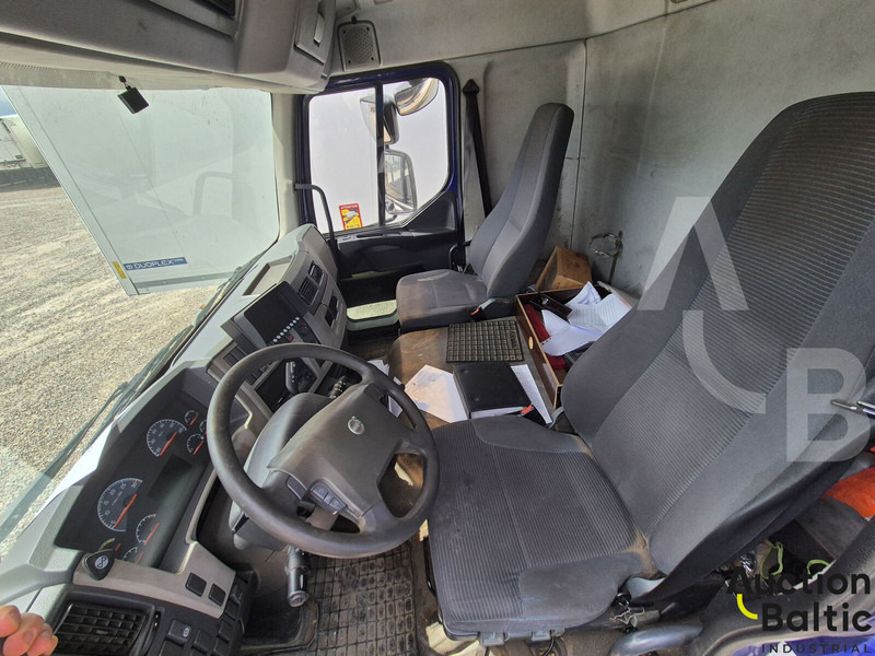 Volvo FL240 - Camion fourgon: photos 4 Volvo FL240 - Camion fourgon: photos 4