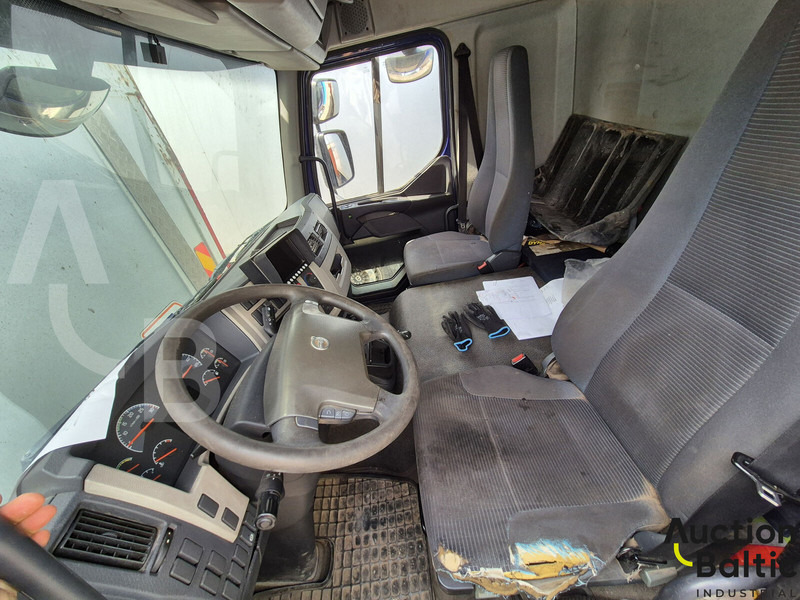 Volvo FL240 - Camion fourgon: photos 4 Volvo FL240 - Camion fourgon: photos 4