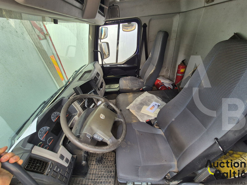 Volvo FL240 - Camion fourgon: photos 5 Volvo FL240 - Camion fourgon: photos 5