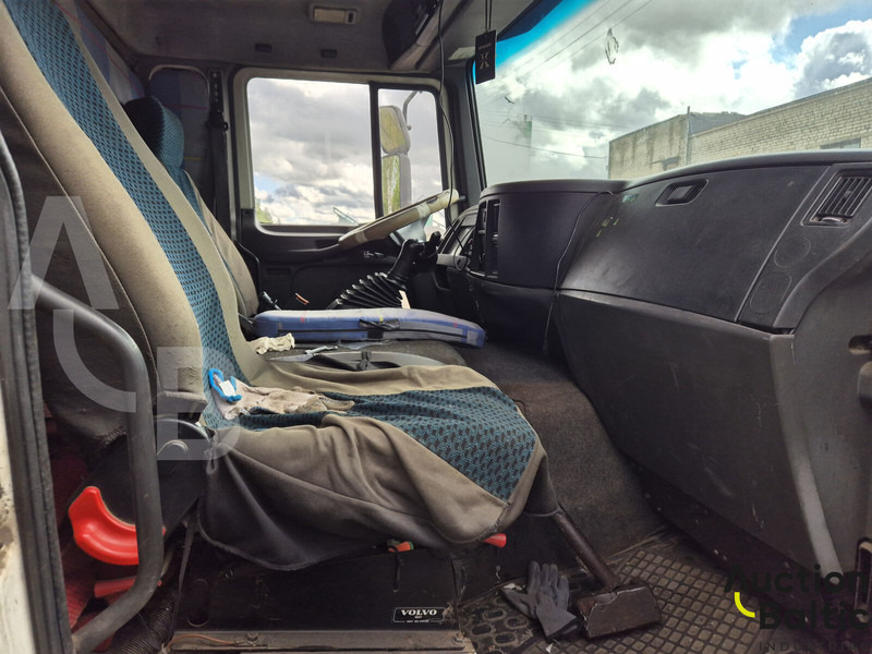 Camion plateau Volvo FL6: photos 8 Camion plateau Volvo FL6: photos 8