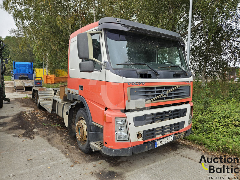 Volvo FM12 - Camion porte-voitures: photos 1 Volvo FM12 - Camion porte-voitures: photos 1