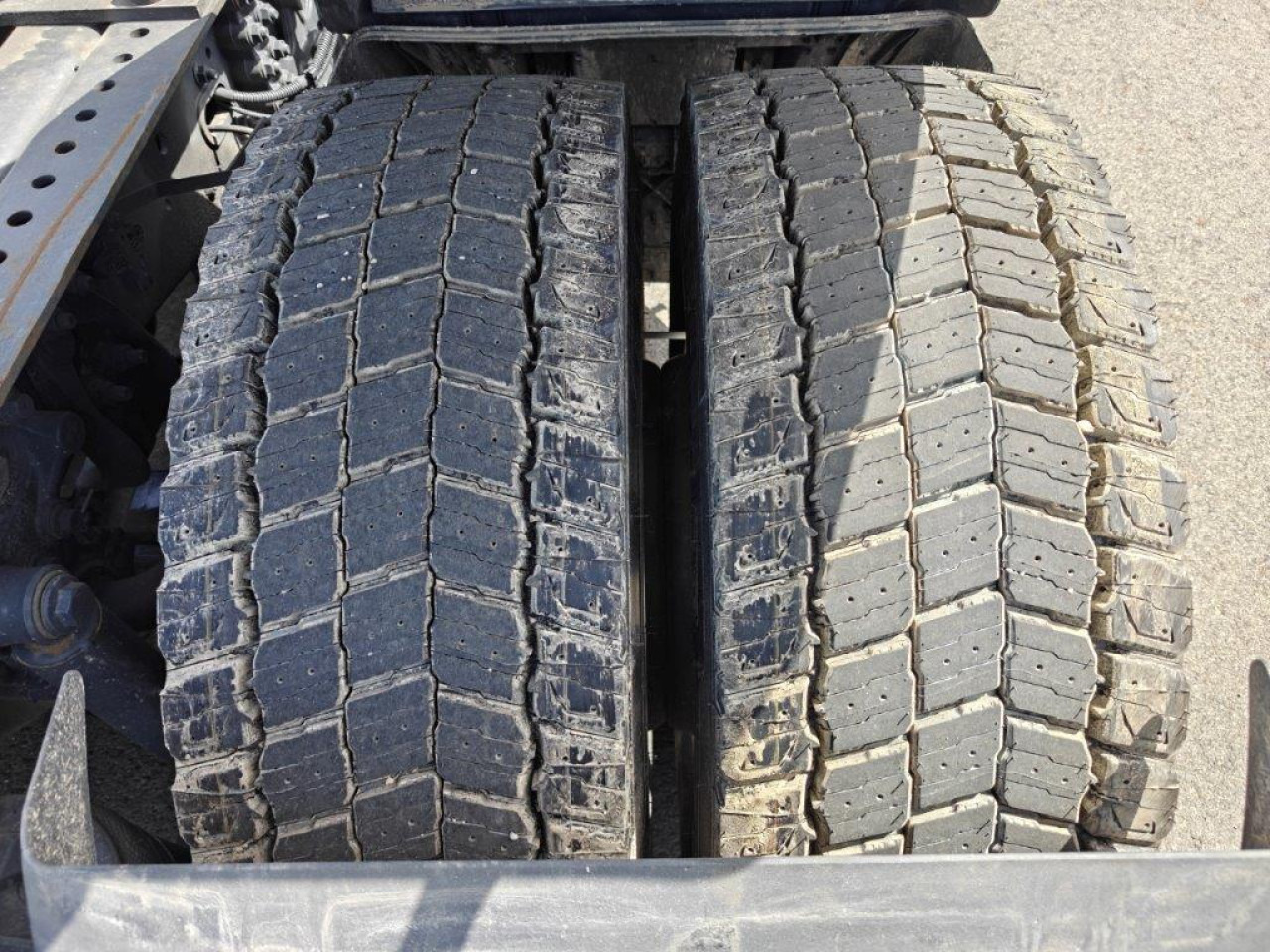 IVECO Stralis AS440S46T/P2LNG Euro6 Intarder Klima - Tracteur routier: photos 4 IVECO Stralis AS440S46T/P2LNG Euro6 Intarder Klima - Tracteur routier: photos 4