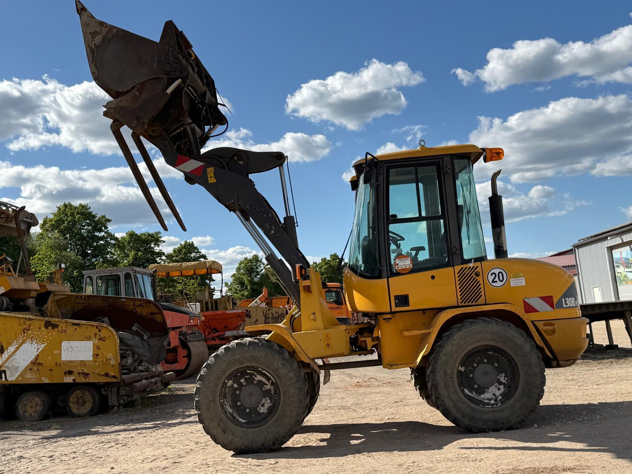 Volvo L 30 B-Z/K incl. 3-1shovel and fork - Chargeuse sur pneus: photos 4 Volvo L 30 B-Z/K incl. 3-1shovel and fork - Chargeuse sur pneus: photos 4