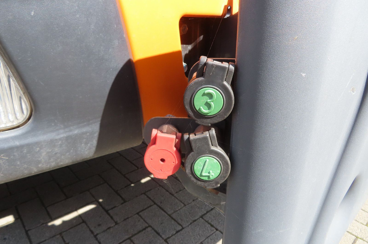 FUSO Canter 6 C 18 4x4 Kommunal Winterdienst - Utilitaire benne: photos 4 FUSO Canter 6 C 18 4x4 Kommunal Winterdienst - Utilitaire benne: photos 4