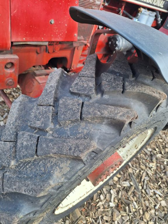 Tracteur agricole IHC 833 Allrad Kabine IHC 833 Allrad Kabine: photos 7 Tracteur agricole IHC 833 Allrad Kabine IHC 833 Allrad Kabine: photos 7