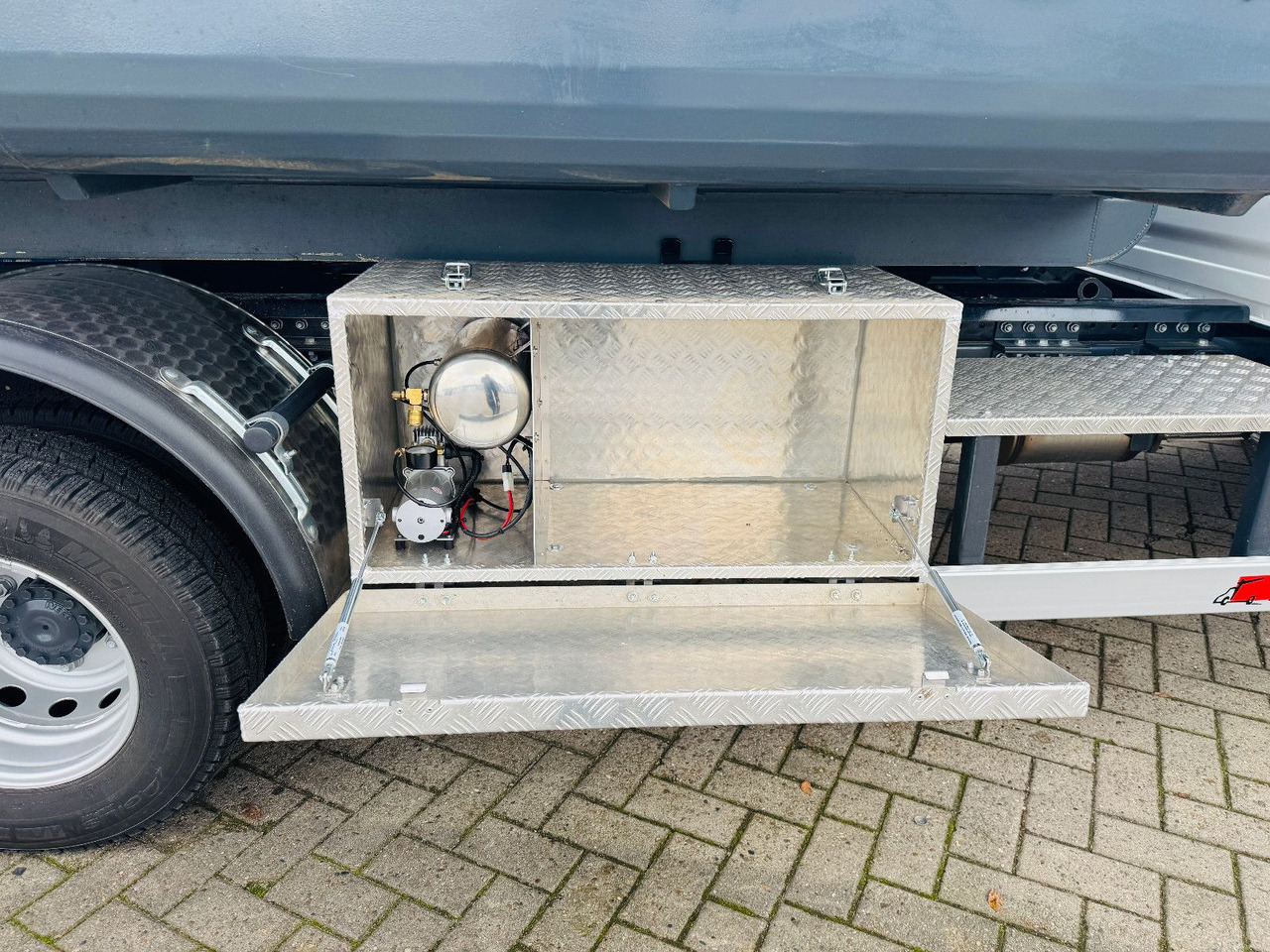 Iveco Daily 70C18H Hyva Abrollkipper - Camion ampliroll: photos 5 Iveco Daily 70C18H Hyva Abrollkipper - Camion ampliroll: photos 5