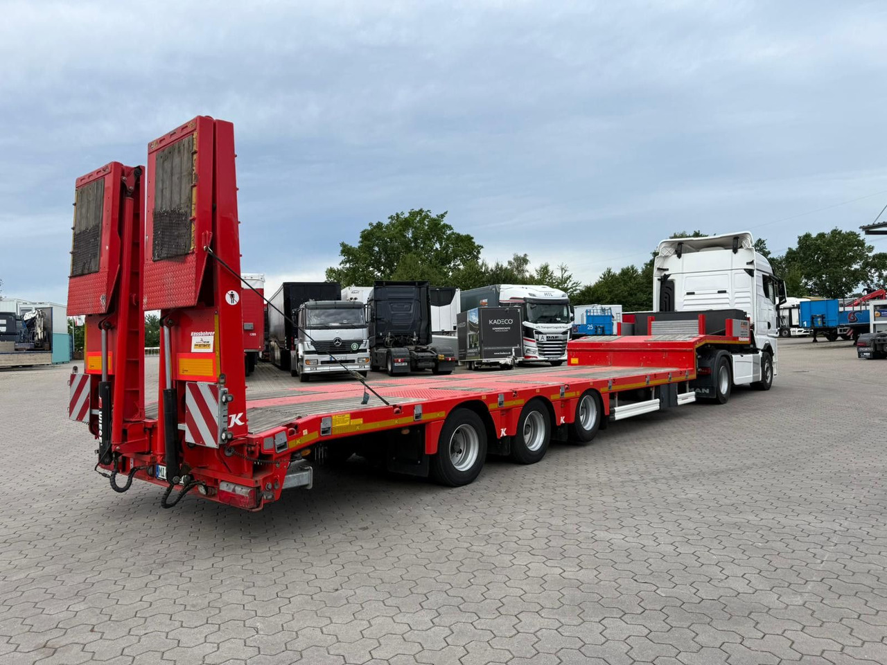 Kässbohrer K.SLS ECO Tieflader mit hydraulischen Rampen - Semi-remorque surbaissé: photos 2 Kässbohrer K.SLS ECO Tieflader mit hydraulischen Rampen - Semi-remorque surbaissé: photos 2
