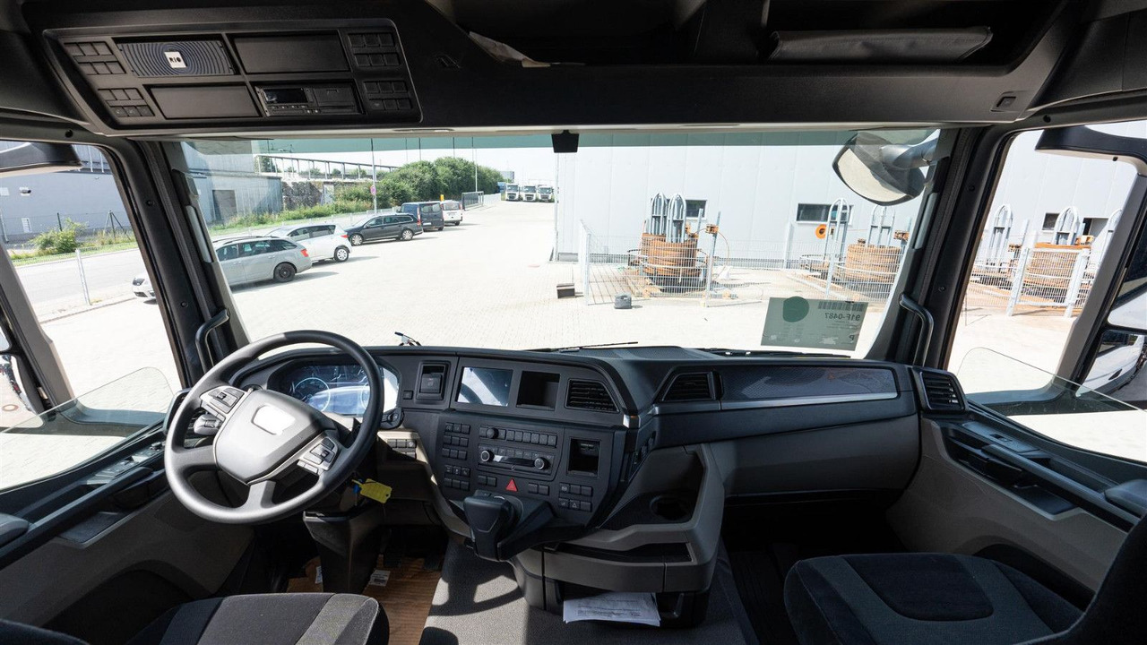 MAN 35.470 8x2 Kran F710 RA2.26 - Camion grue: photos 4 MAN 35.470 8x2 Kran F710 RA2.26 - Camion grue: photos 4