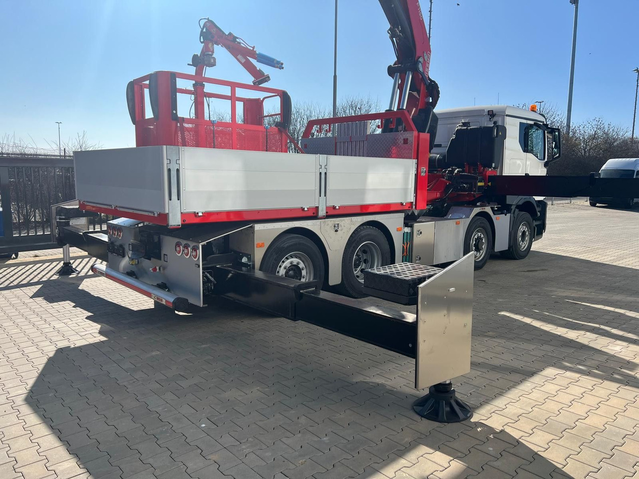 MAN 8x4 mit F1150RA.2.28 L616 Winde, 2.per. Korb - Camion grue: photos 5 MAN 8x4 mit F1150RA.2.28 L616 Winde, 2.per. Korb - Camion grue: photos 5